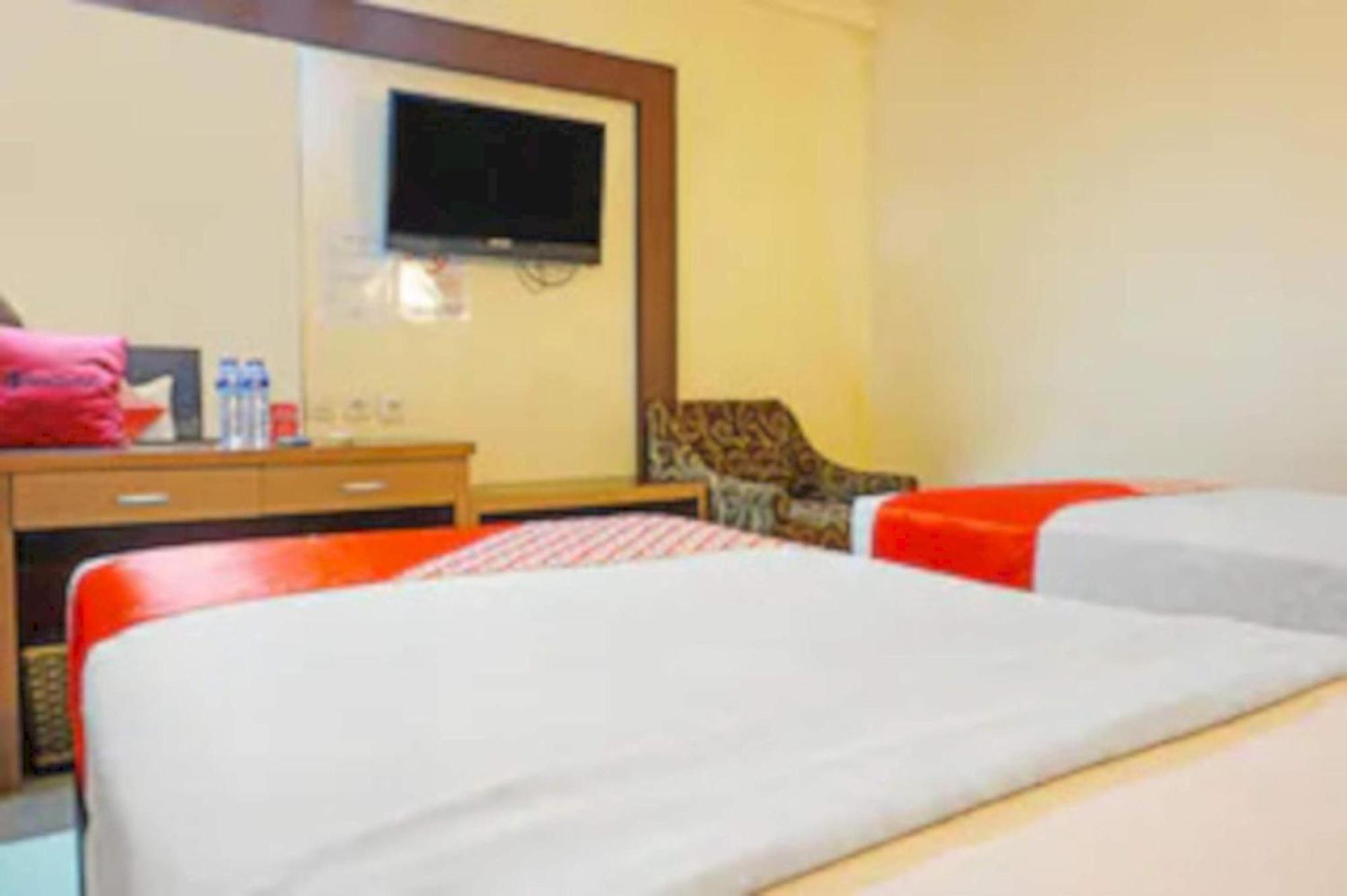 Collection O Losari Near Pantai Losari Formerly Hotel Grand Populer Μακασάρ Εξωτερικό φωτογραφία