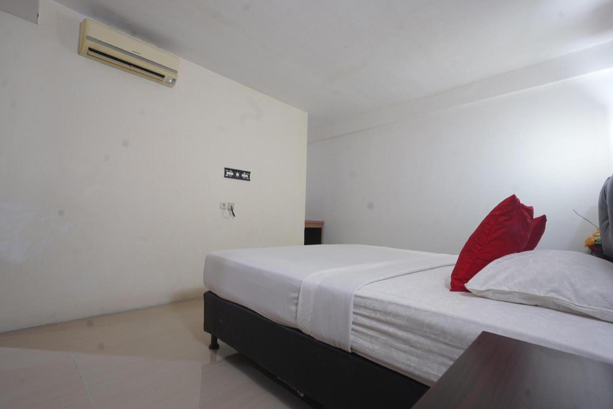 Collection O Losari Near Pantai Losari Formerly Hotel Grand Populer Μακασάρ Εξωτερικό φωτογραφία