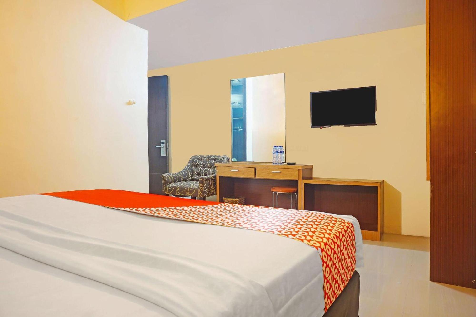 Collection O Losari Near Pantai Losari Formerly Hotel Grand Populer Μακασάρ Εξωτερικό φωτογραφία