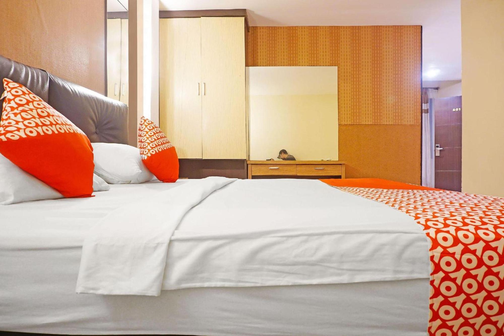 Collection O Losari Near Pantai Losari Formerly Hotel Grand Populer Μακασάρ Εξωτερικό φωτογραφία
